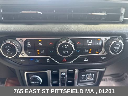 Used 2024 Jeep Wrangler Unlimited Sahara w/ Technology Group AWD/4WD image 11
