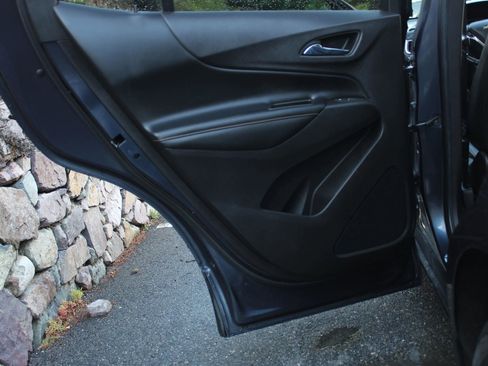 Used 2018 Chevrolet Equinox Premier image 14