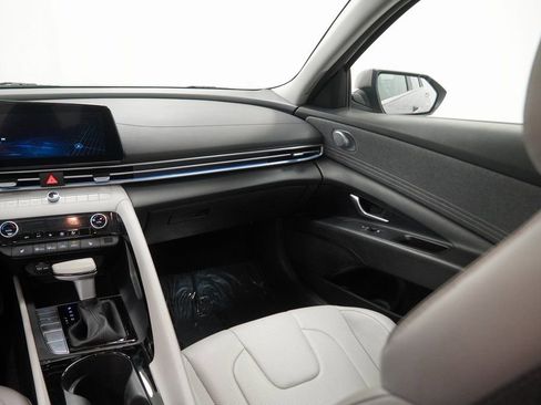 Used 2024 Hyundai Elantra Limited image 25