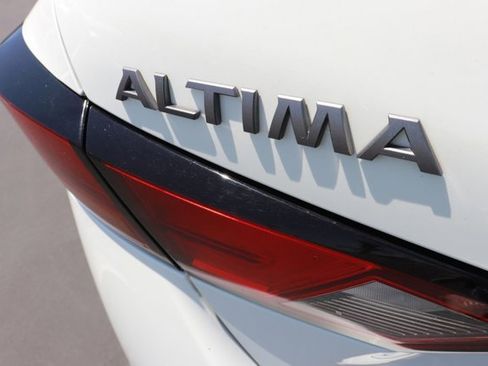 Used 2025 Nissan Altima 2.5 SV FWD image 6
