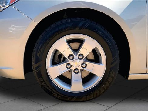 Used 2016 Chevrolet Malibu LT FWD image 9