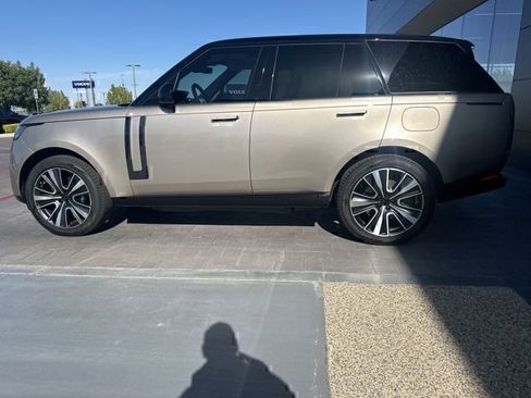 Used 2026 Land Rover Range Rover SE AWD/4WD image 8