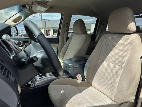 Used 2012 Toyota Tacoma PreRunner image 13