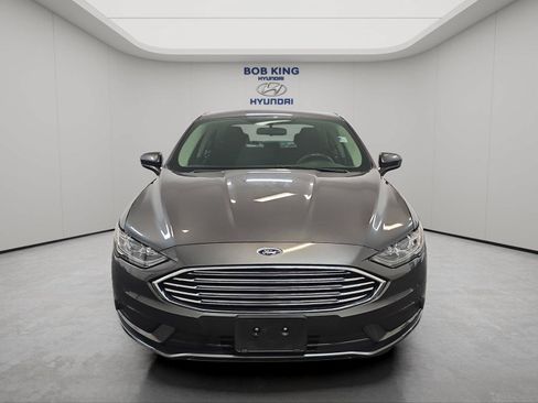 Used 2017 Ford Fusion SE w/ Fusion SE Technology Package FWD image 8