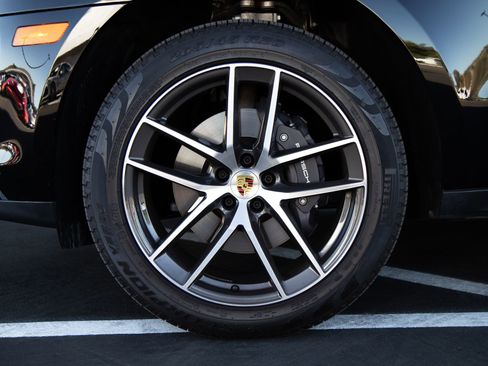 Certified 2026 Porsche Macan AWD/4WD image 7