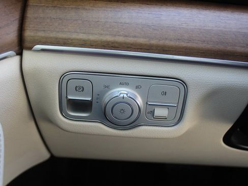 Used 2022 Mercedes-Benz GLE 350 4MATIC image 25