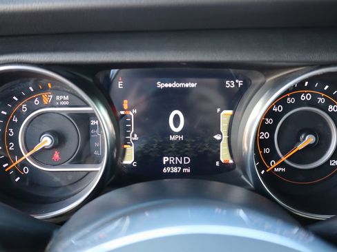 Used 2020 Jeep Wrangler Unlimited Sahara image 17