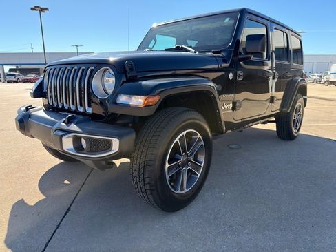 Used 2023 Jeep Wrangler Sahara image 8