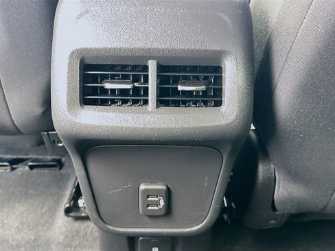 Used 2023 Chevrolet Equinox LT image 16