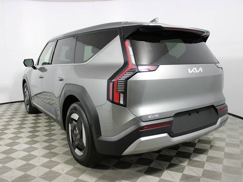 Used 2024 Kia EV9 Light RWD image 42