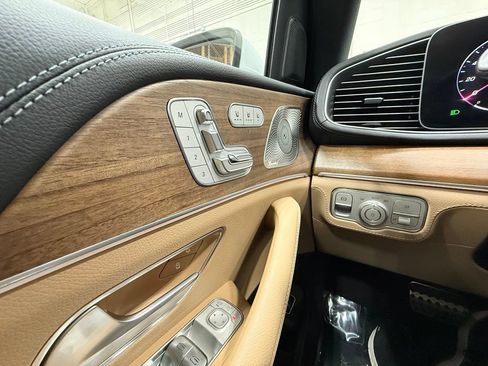 Used 2025 Mercedes-Benz GLS 580 4MATIC image 24
