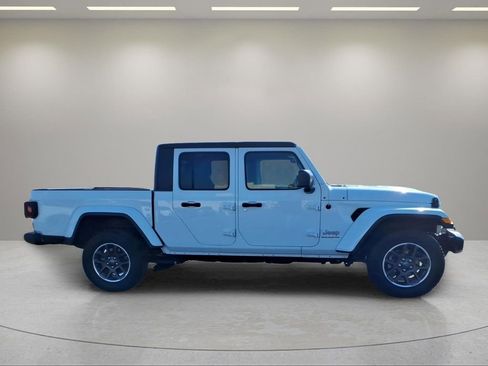 Used 2023 Jeep Gladiator Overland AWD/4WD image 2