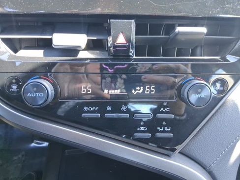 Used 2024 Toyota Camry XLE w/ Navigation Package image 24