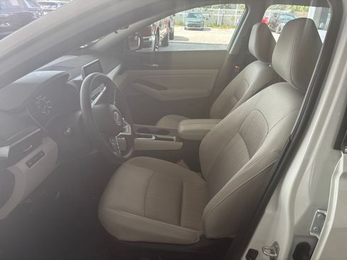 Used 2025 Nissan Altima 2.5 SV FWD image 28