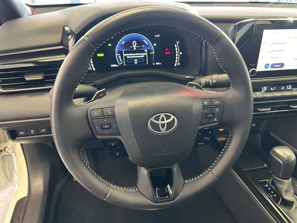 Used 2025 Toyota Camry SE w/ Convenience Package FWD image 20