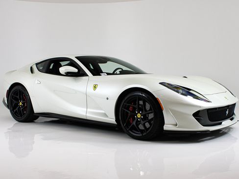 Used 2020 Ferrari 812 Superfast RWD image 12