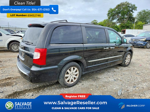 Used 2012 Chrysler Town & Country Touring-L w/ Entertainment Group #2 FWD image 4