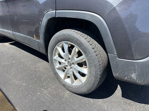 Used 2015 Jeep Cherokee Limited w/ Luxury Group image 13