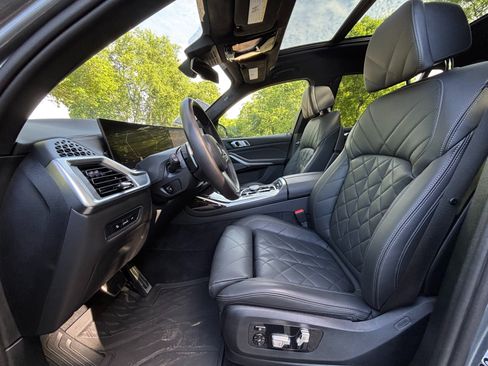 Used 2025 BMW X7 xDrive40i w/ M Sport Package AWD/4WD image 9