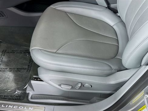 Used 2022 Lincoln Nautilus Reserve AWD/4WD image 26