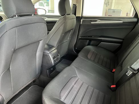 Used 2020 Ford Fusion SE FWD image 19