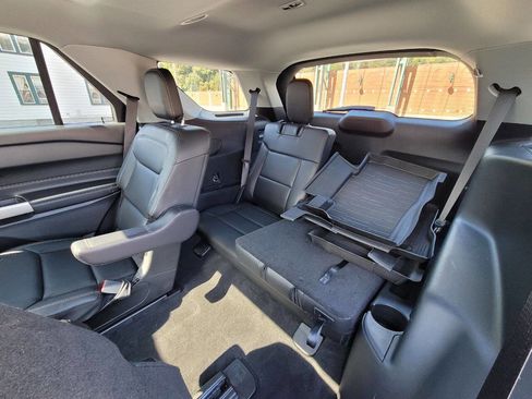 Used 2022 Ford Explorer XLT w/ Equipment Group 202A image 12