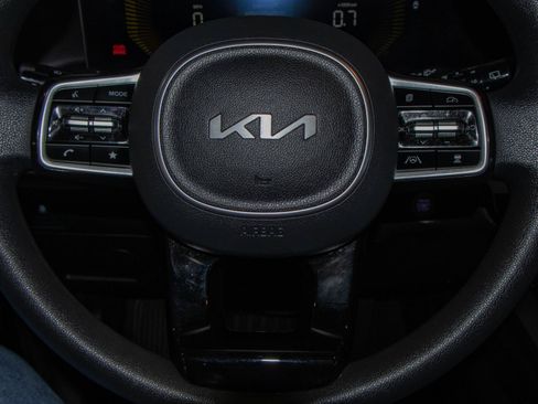 Used 2025 Kia Sorento LX FWD image 11