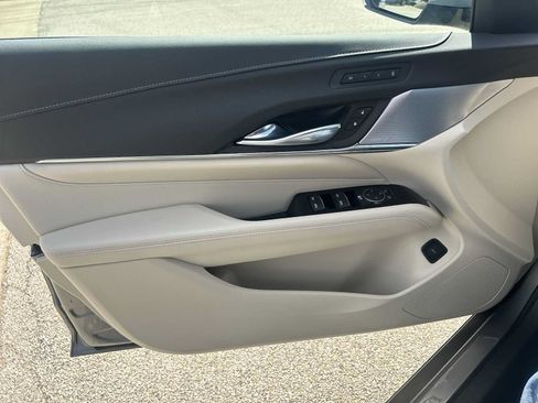 Certified 2025 Cadillac CT4 Premium Luxury AWD/4WD image 23