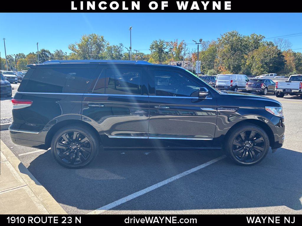 Certified 2024 Lincoln Navigator Reserve AWD/4WD image 9