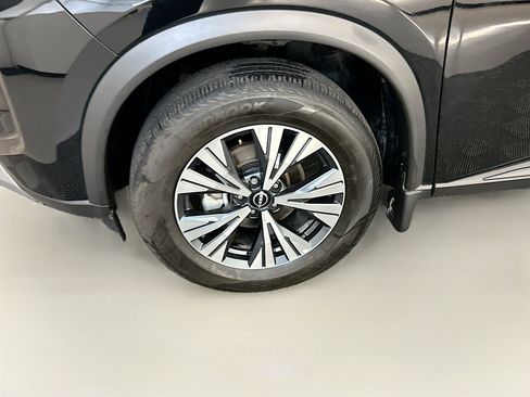 Used 2023 Nissan Rogue SV image 11