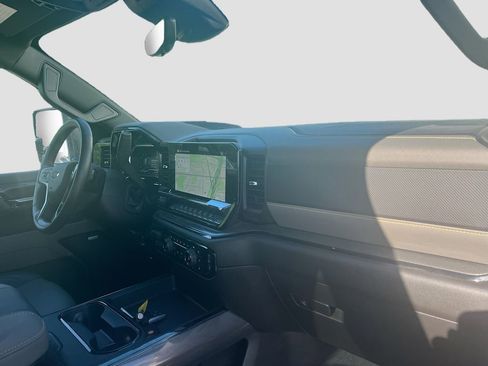 Used 2025 Chevrolet Silverado 2500 ZR2 w/ Technology Package image 29