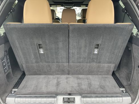 Certified 2024 Land Rover Discovery Dynamic SE image 38