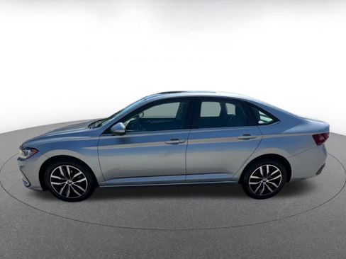 Used 2025 Volkswagen Jetta SE image 9