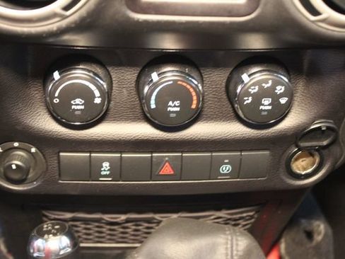 Used 2016 Jeep Wrangler Unlimited Sahara w/ Dual Top Group AWD/4WD image 24