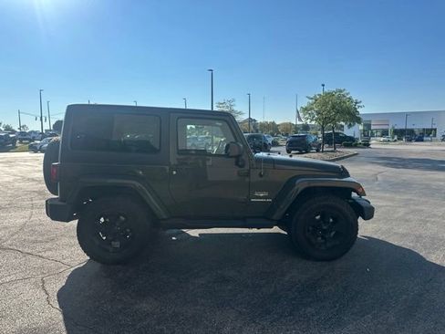 Used 2015 Jeep Wrangler Sahara w/ Connectivity Group AWD/4WD image 2
