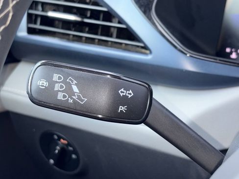 Used 2024 Volkswagen Taos SE image 20