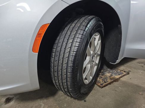 Used 2023 Chrysler Pacifica Touring-L image 33