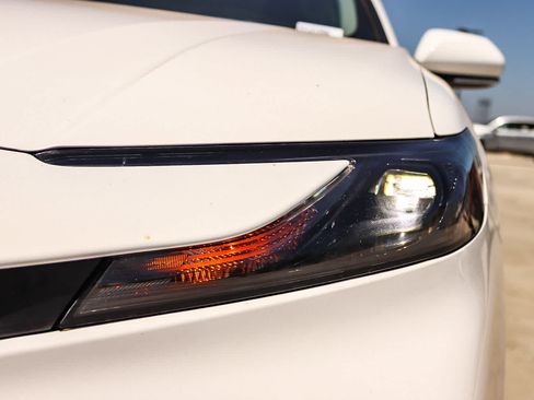 Used 2025 Toyota Camry LE FWD image 7