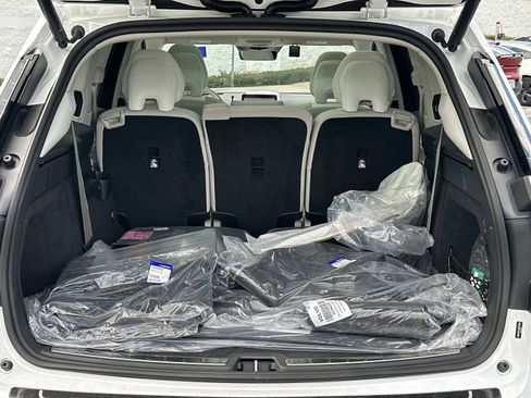 New 2025 Volvo EX90 Ultra w/ Protection Package Premier image 19