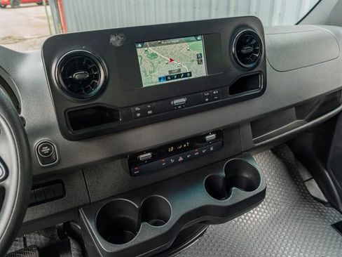 Used 2019 Mercedes-Benz Sprinter 2500 image 27