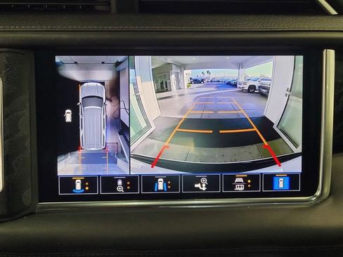 Used 2021 GMC Yukon XL Denali w/ Denali Premium Package image 12