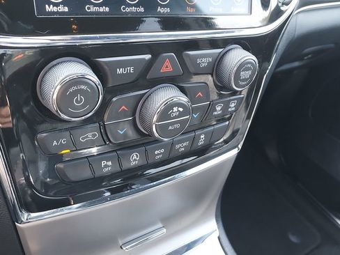 Used 2022 Jeep Grand Cherokee Limited AWD/4WD image 15