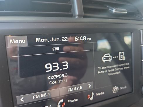 Certified 2025 Kia Soul LX w/ LX Technology Package FWD image 12