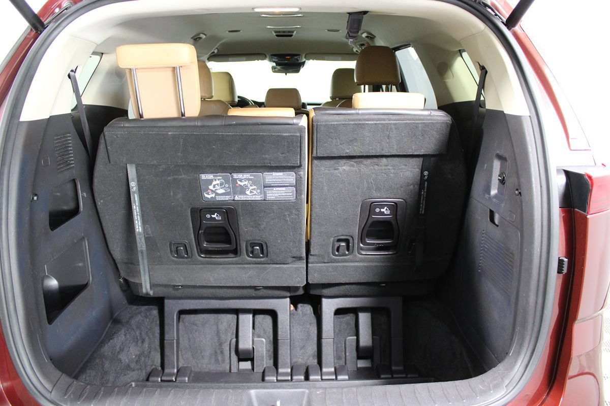 Used 2022 Kia Carnival EX FWD image 28