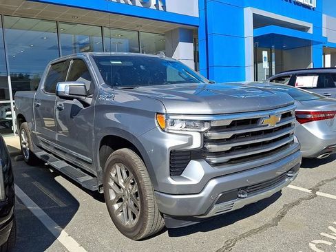 Used 2025 Chevrolet Silverado 1500 High Country w/ Technology Package image 3