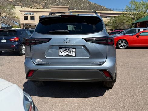 Used 2021 Toyota Highlander XLE AWD/4WD image 5