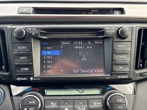 Used 2016 Toyota RAV4 XLE AWD/4WD image 30
