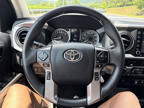 Certified 2022 Toyota Tacoma SR5 AWD/4WD image 13