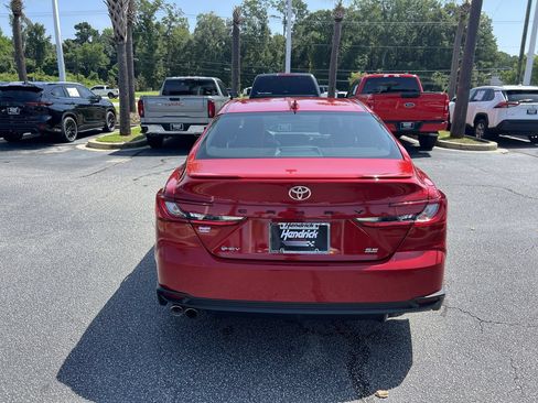 Used 2025 Toyota Camry SE FWD image 9