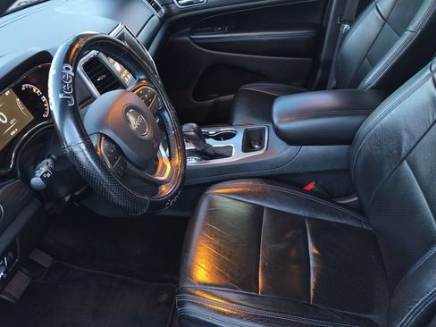 Used 2019 Jeep Grand Cherokee Laredo RWD image 15